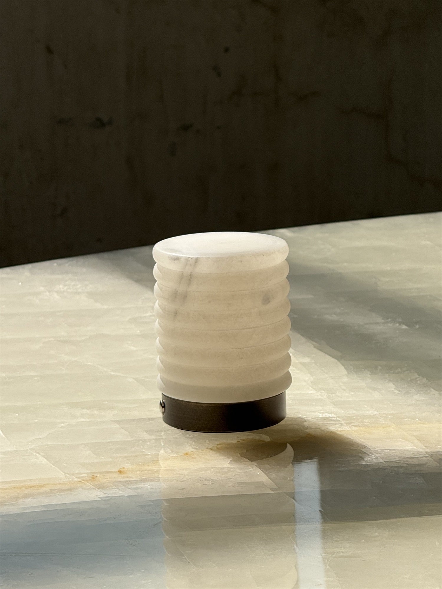 Alabaster Striped Table Lamp (Built-in Battery)