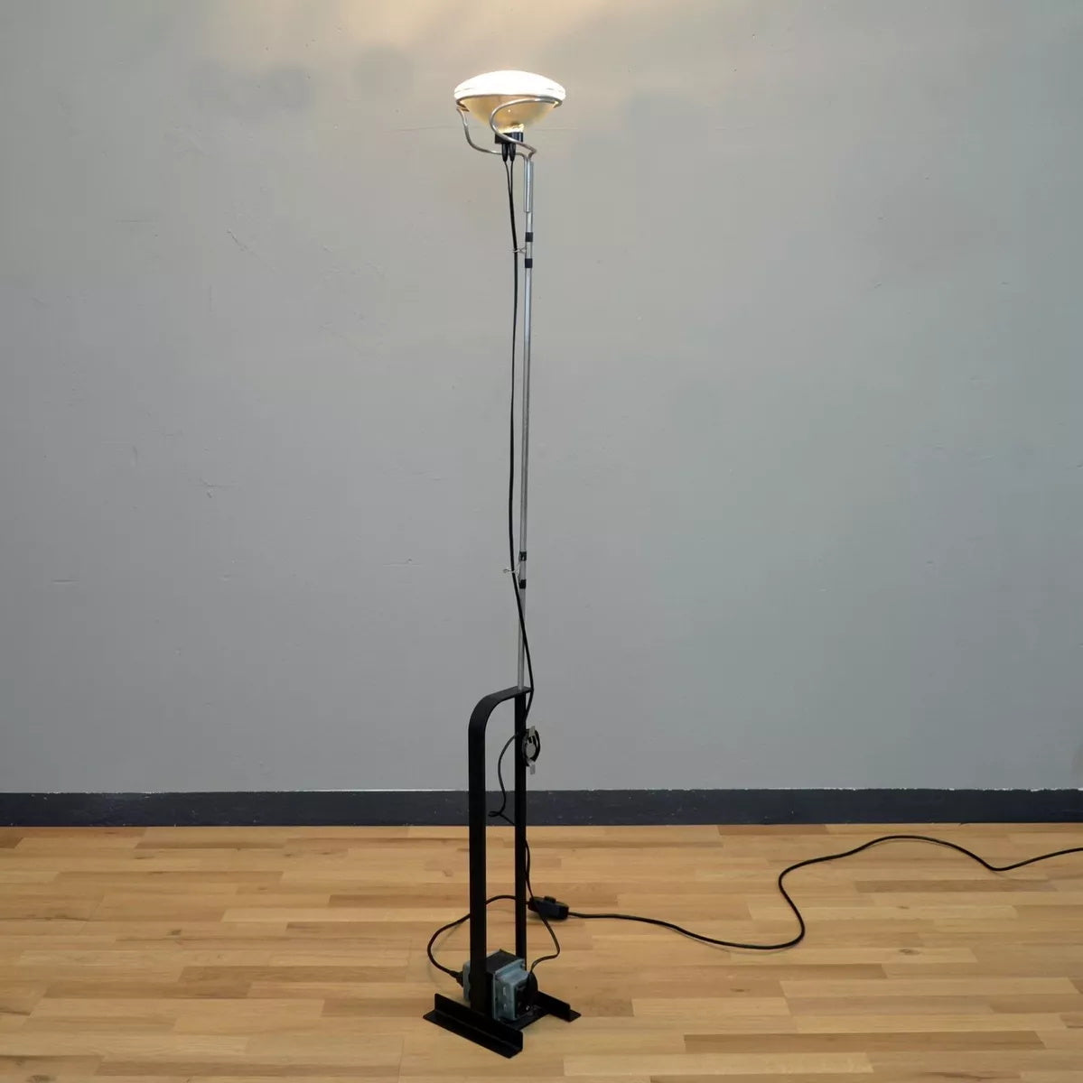 Toio Floor Lamp