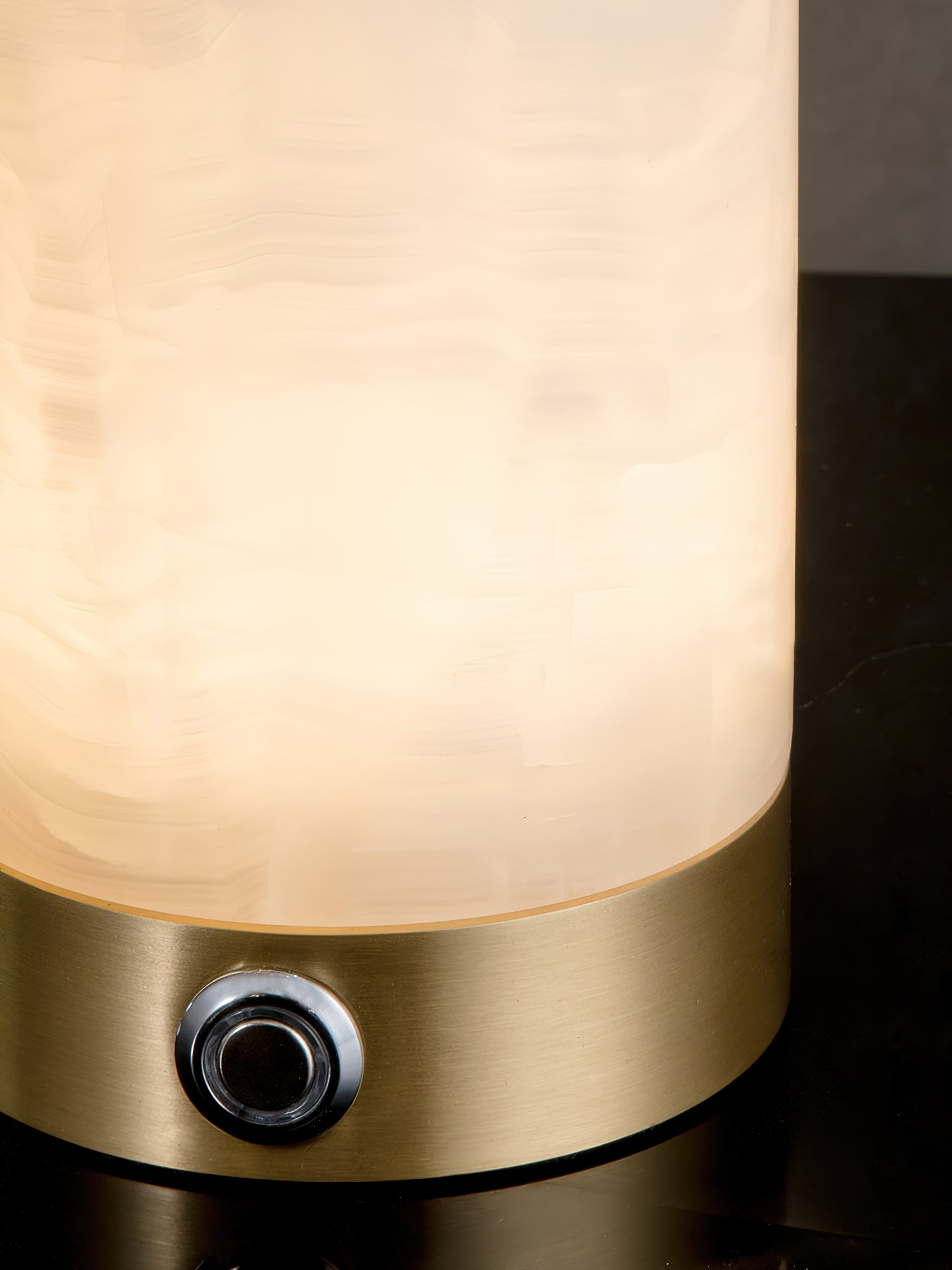 Totem Alabaster Table Lamp (built-in battery)