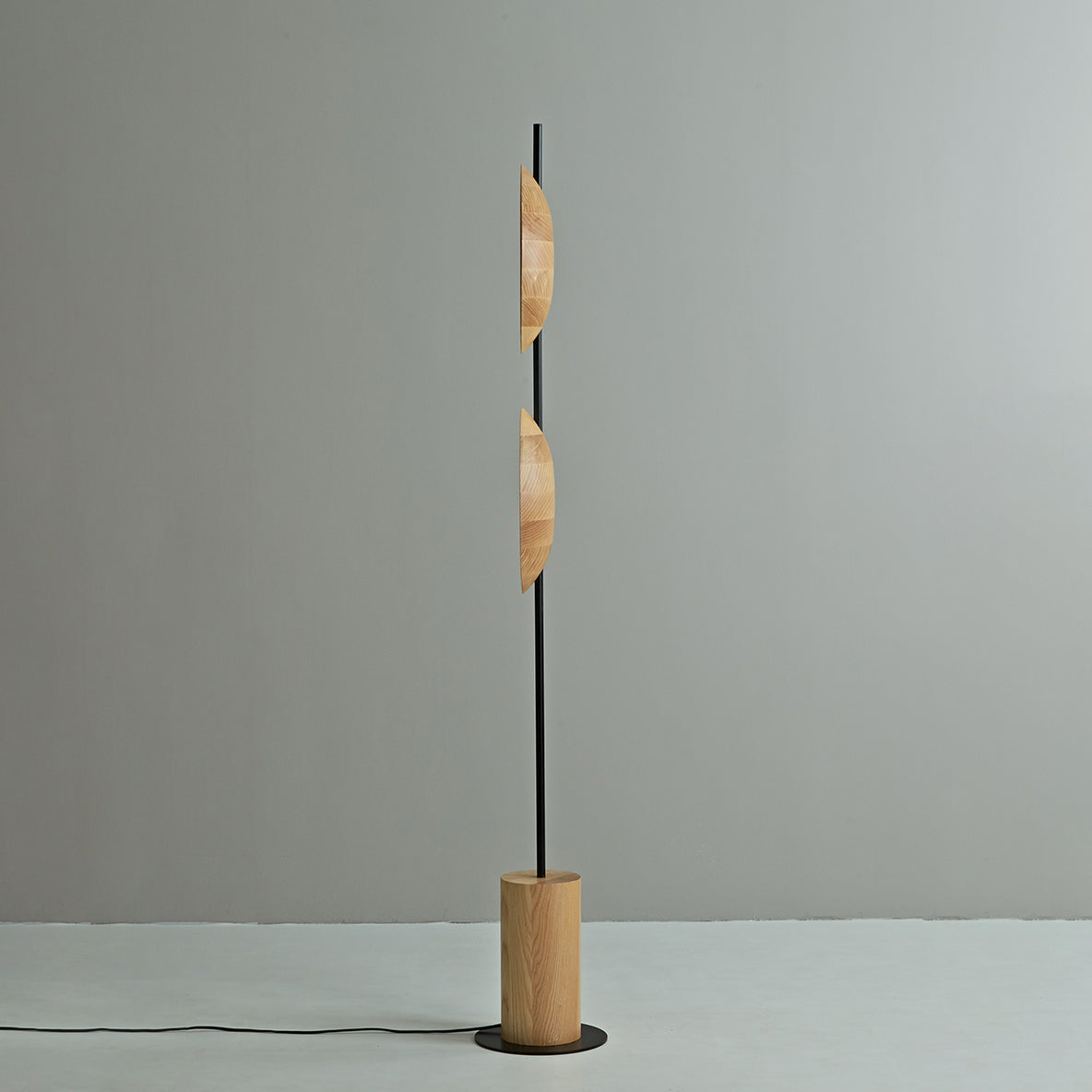 Twin Disc Wood Floor Lamp – detail 23