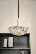 Charger l'image dans la visionneuse de la galerie, Veined Alabaster Pendant Lamp
