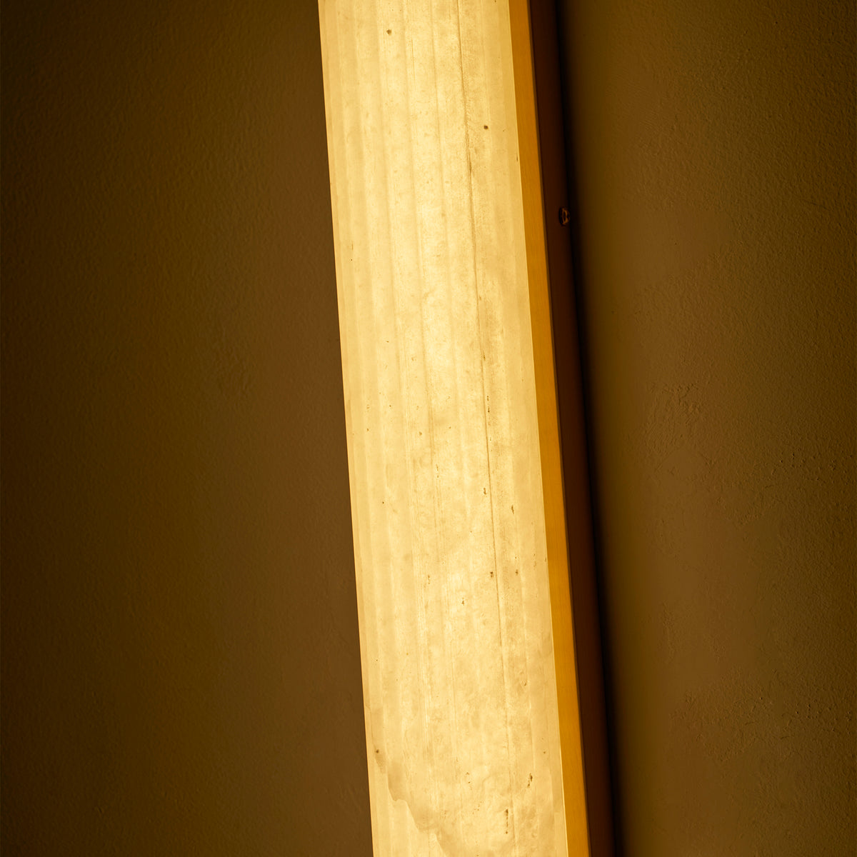 Vertical Alabaster Roller Wandlamp