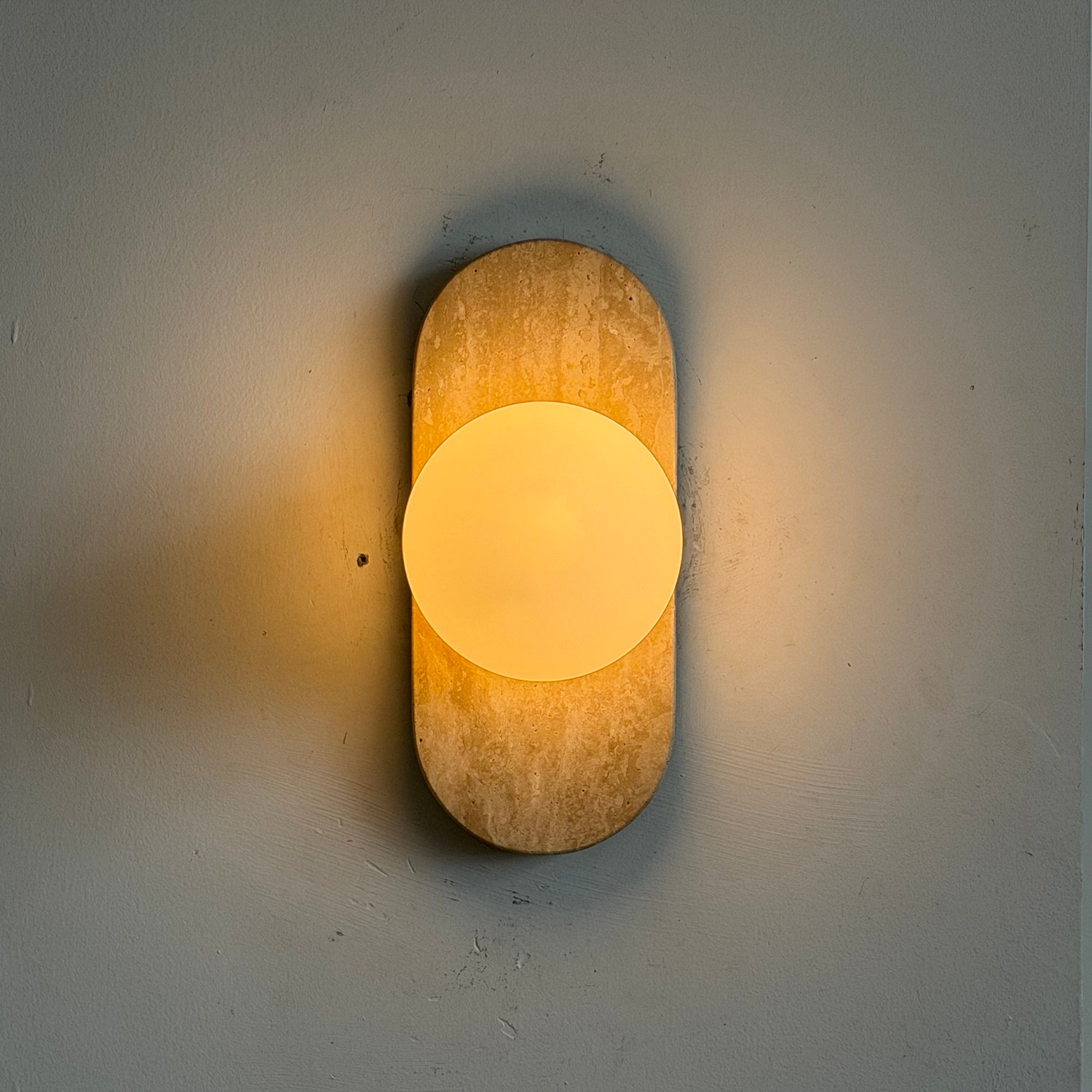 Viola Oval Wall Lamp