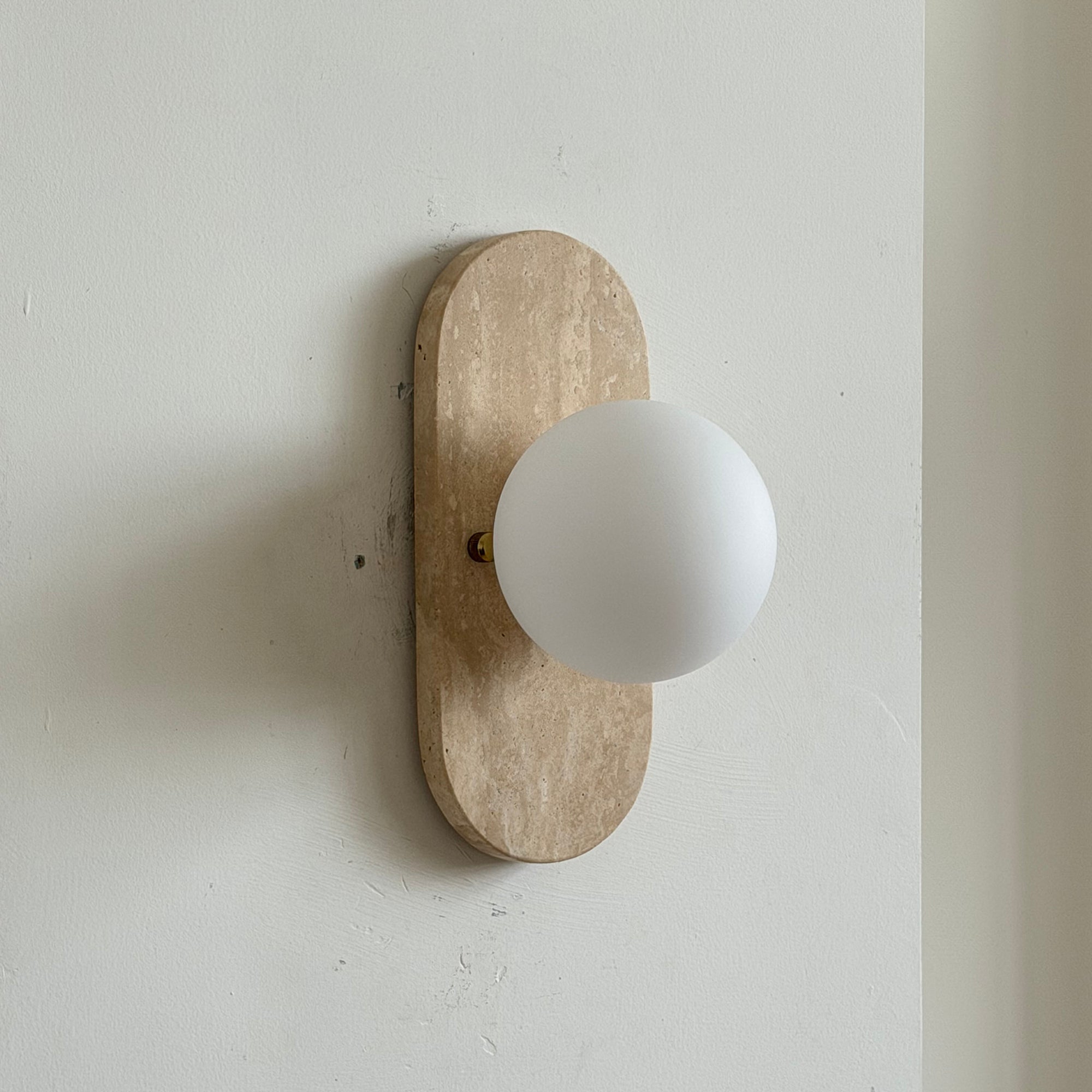 Viola Oval Wall Lamp