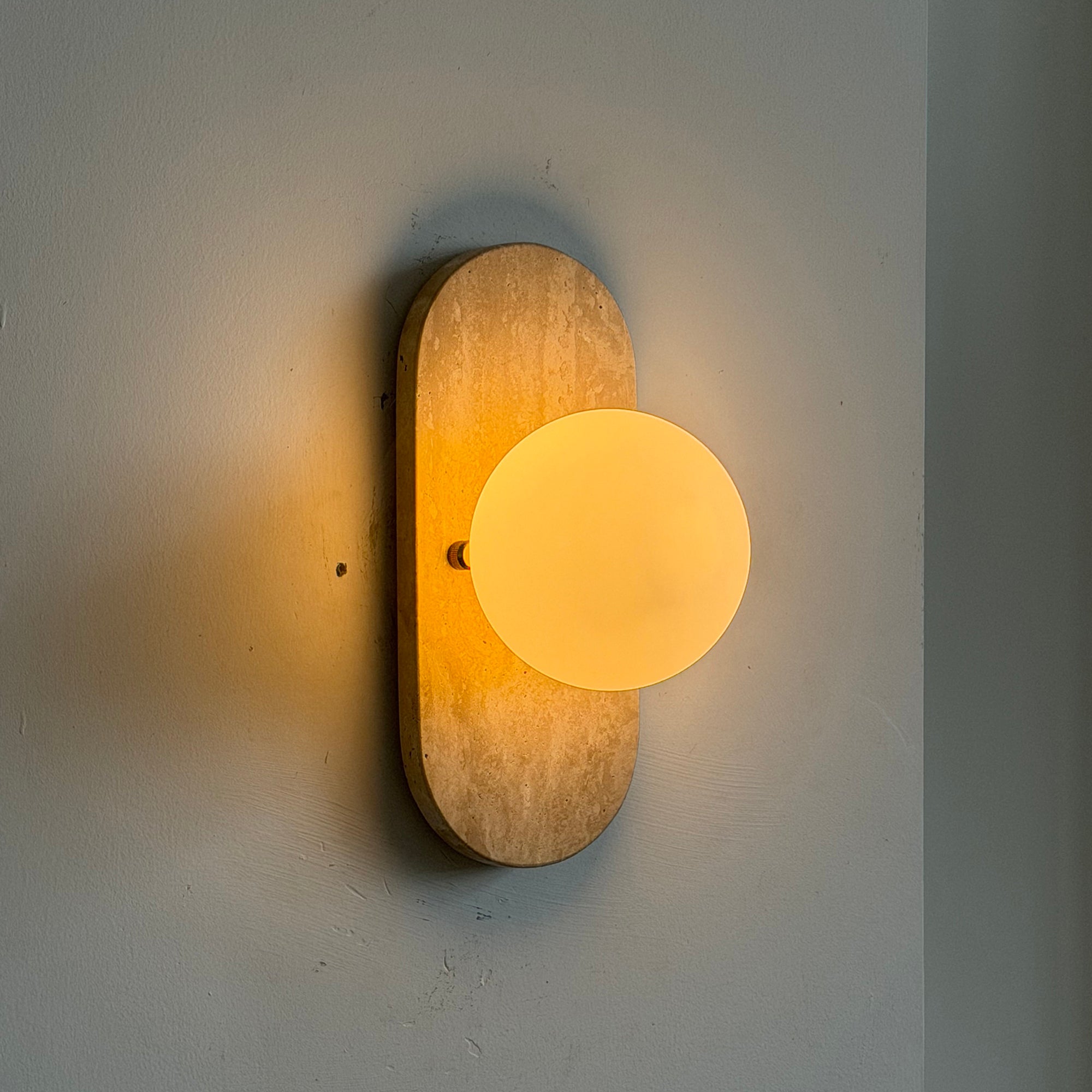 Viola Oval Wall Lamp