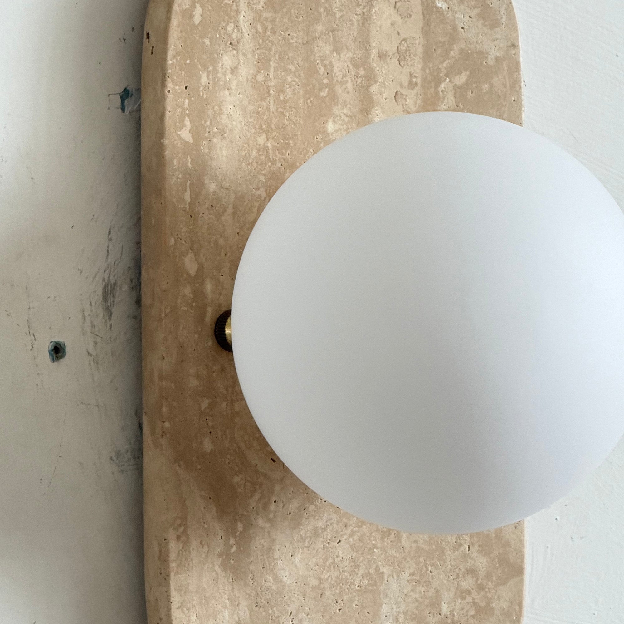 Viola Oval Wall Lamp