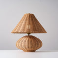 Bild in Galerie-Betrachter laden, Palmetto Table Lamp
