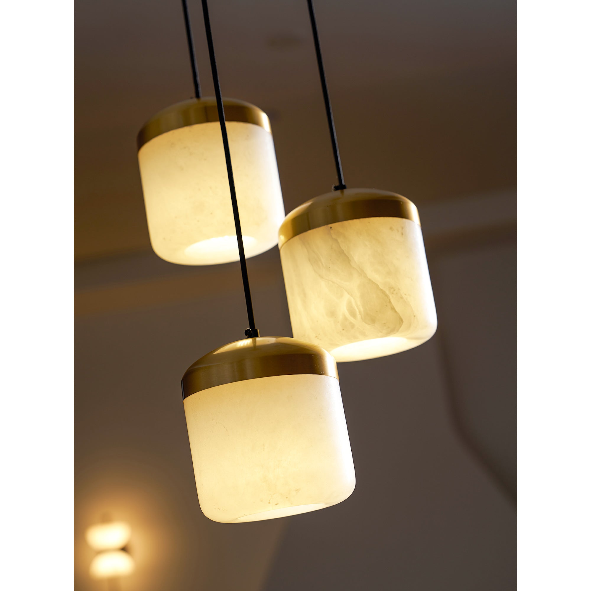 Asta Alabaster Pendant Lamp