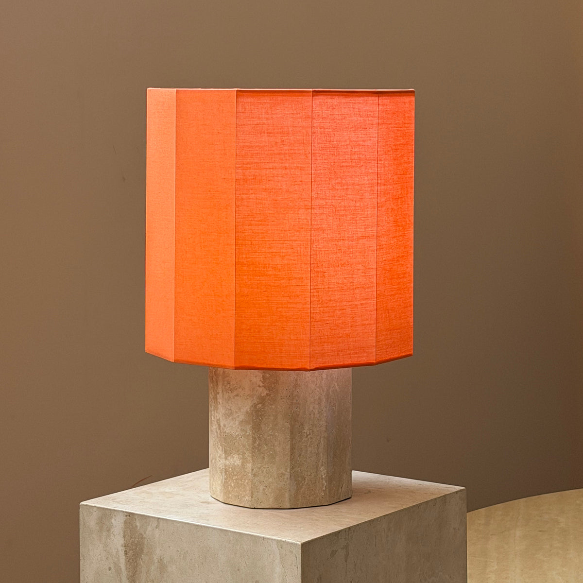 Lampada da tavolo Roma Dodecagono in travertino