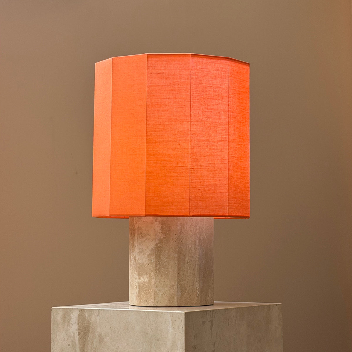 Lampada da tavolo Roma Dodecagono in travertino