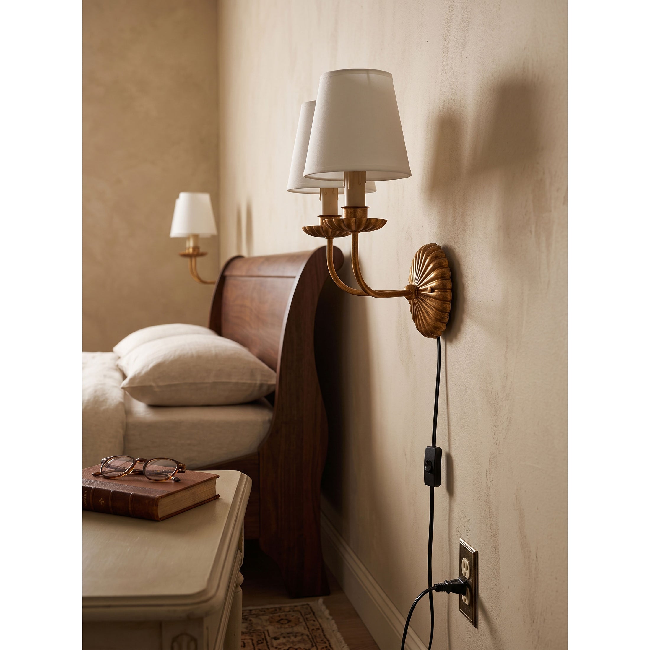 Fluted-Rosette Plug-in Wall Sconce